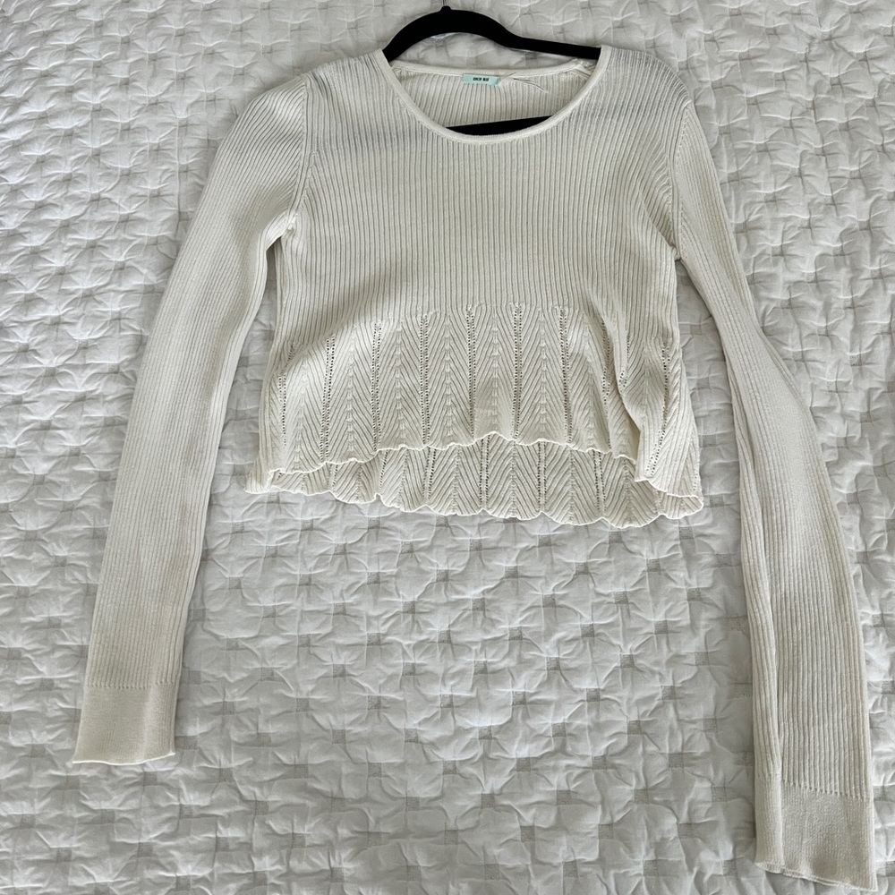 urban outfitters white long sleeve crop top